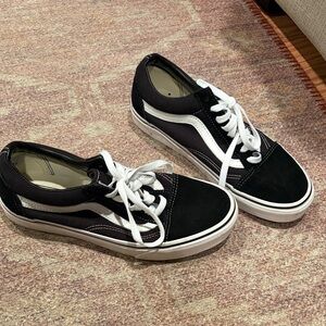 Vans Black and White Old Skool Low-Top Sneakers - Women